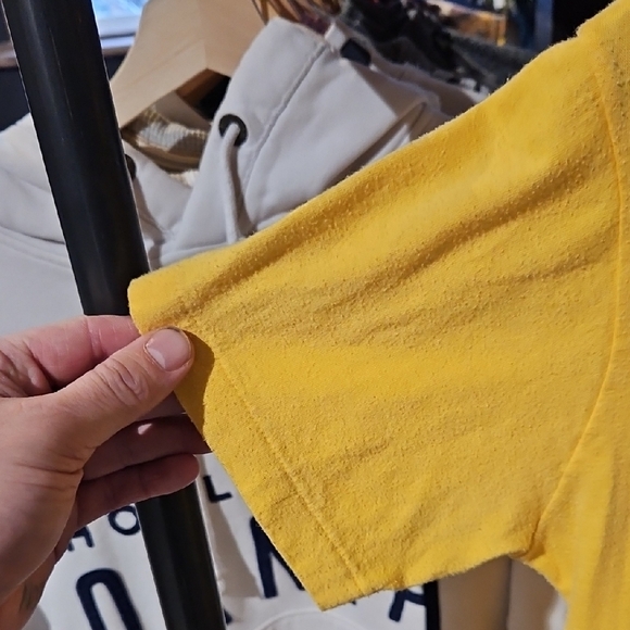 Yellow Levis Red Tab 70s Graphic T-Shirt - Picture 3 of 6